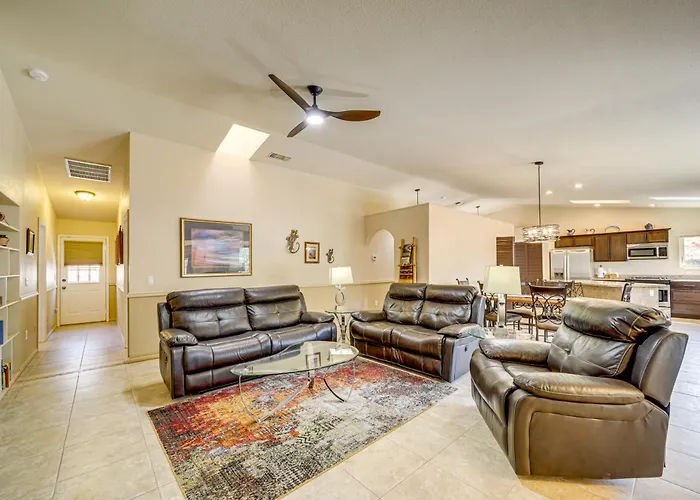 Hot Tub & Game Room: Scenic Home! *