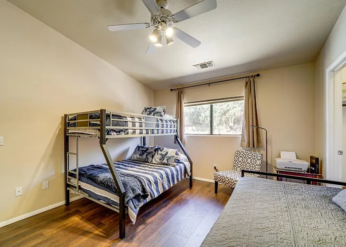 Holiday home Hot Tub & Game Room: Scenic Home! *