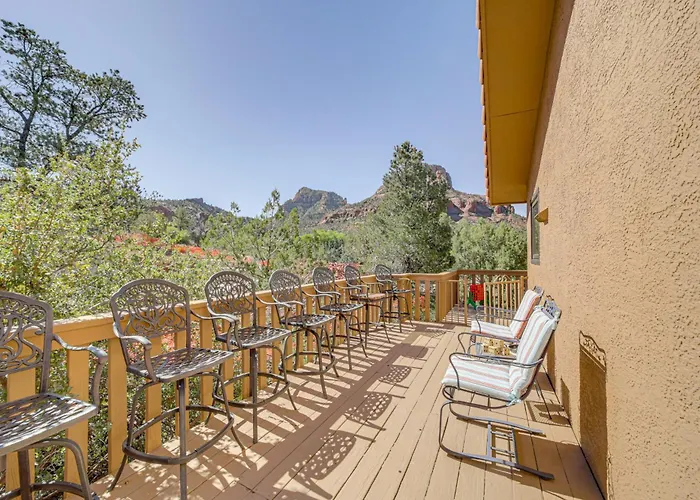 Hot Tub & Game Room: Scenic Home!