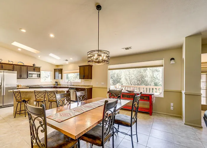 Holiday home Hot Tub & Game Room: Scenic Home! *
