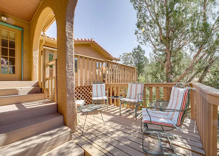 Holiday home Hot Tub & Game Room: Scenic Home!